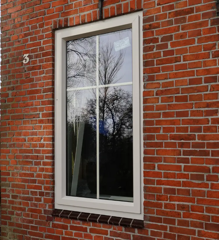 Nieuwe witte kunststof kozijnen